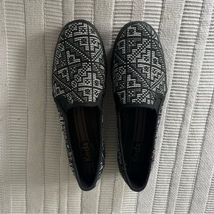 💘 Black and White Keds